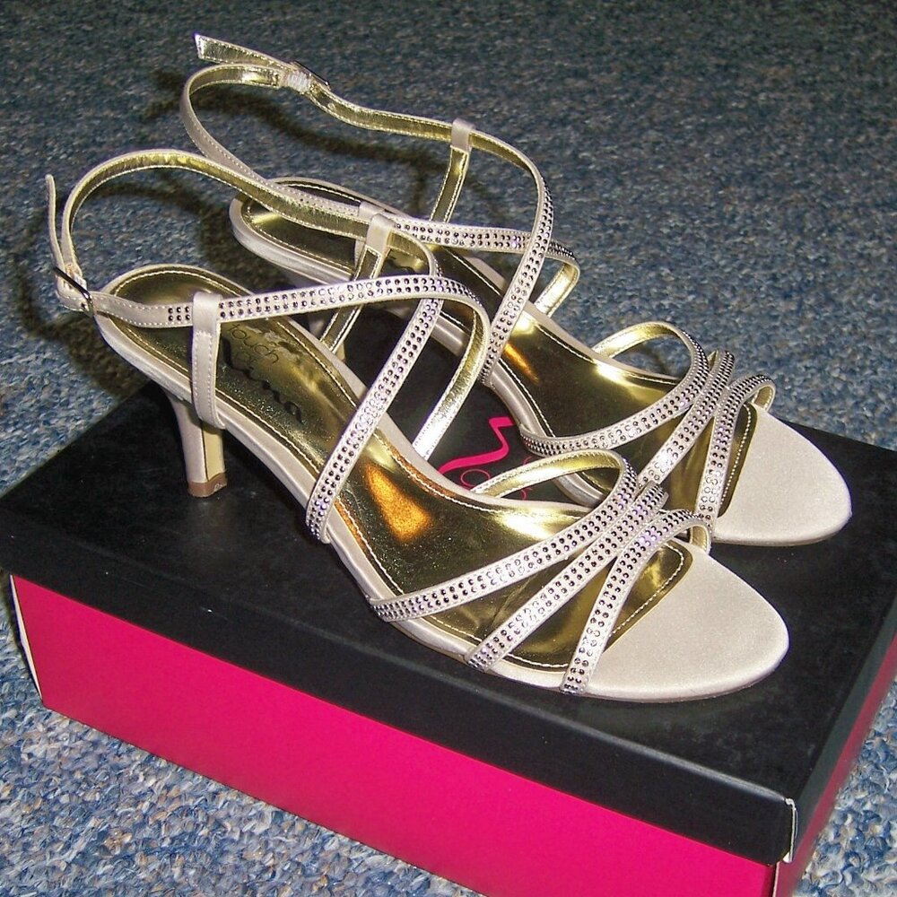 Touch of Nina Strappy Sandals Heels Sparkly Champagne Satin Genivee Size 7.5